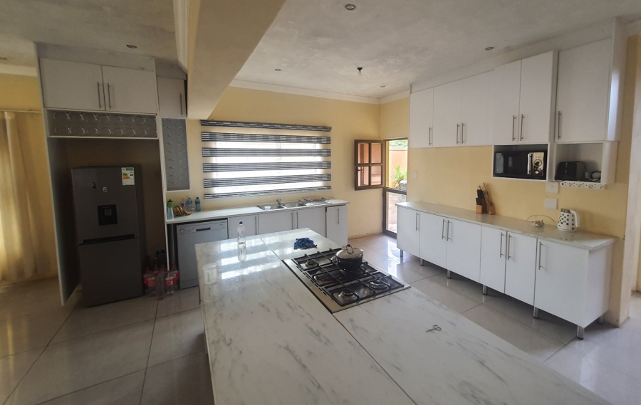 5 Bedroom Property for Sale in Melodie North West